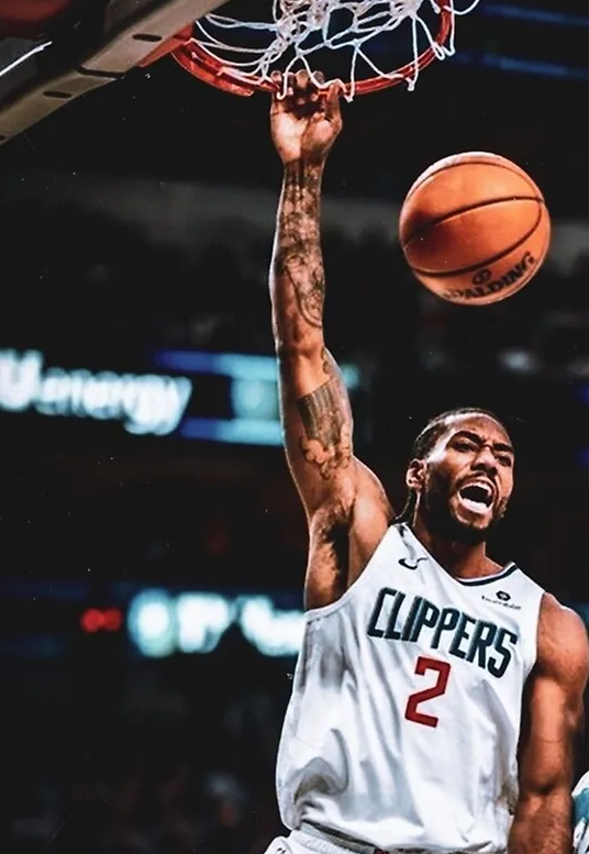 Niepokój w Los Angeles. Kawhi Leonard kontuzjowany w starciu z Sacramento