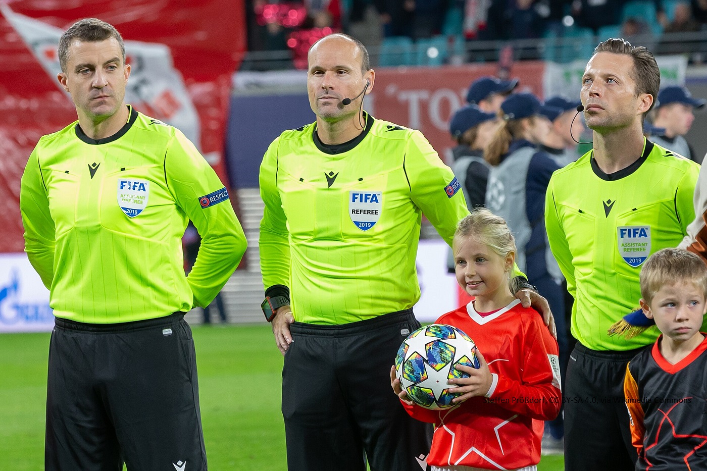 Nieudany jak sędzia piłkarski! Dlaczego FIFA i UEFA promują dziadostwo?