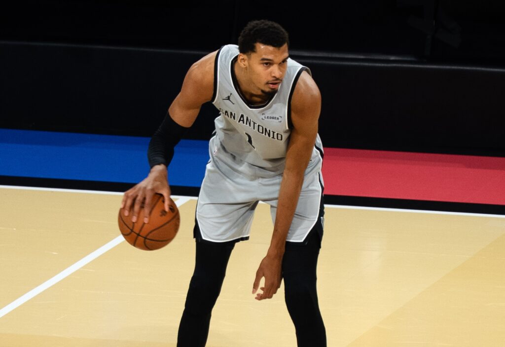 Gwiazdy NBA rezygnują z milionów. Nowy trend może zmienić ligę.